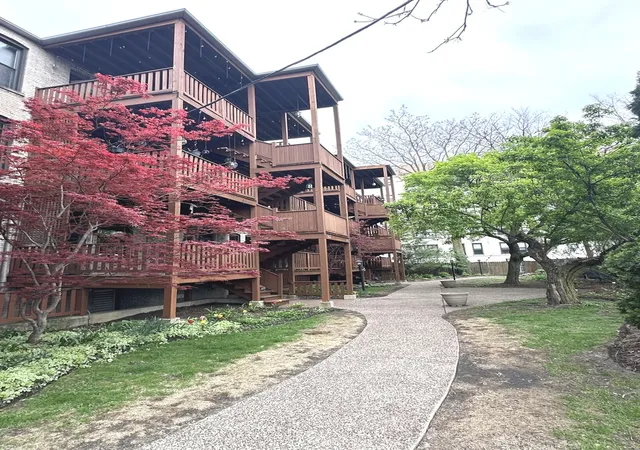Homes for sale in Oak Park, IL | 346 N Austin Blvd, Oak Park, IL 60302