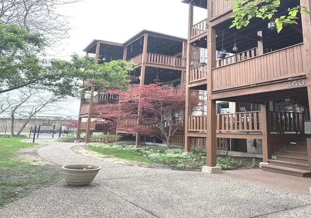 Homes for sale in Oak Park, IL | 346 N Austin Blvd, Oak Park, IL 60302