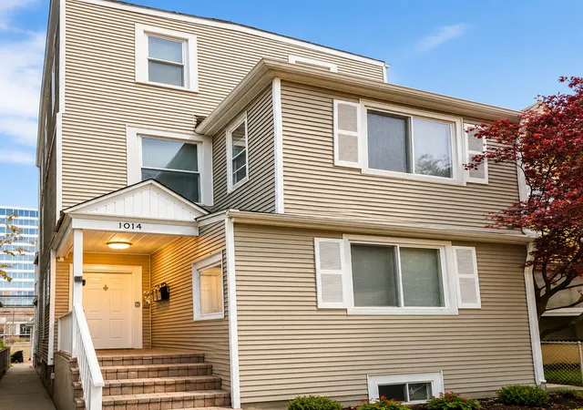 1st image of 1014 Garnett Pl, Evanston, IL 60201 | MLS# 12666785