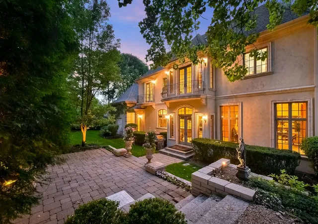 Photo 3 of Single family home for sale at 887 Crescent Blvd, Glen Ellyn, IL 60137 | MLS# 12666811 | Listing updated on 2026-08-17