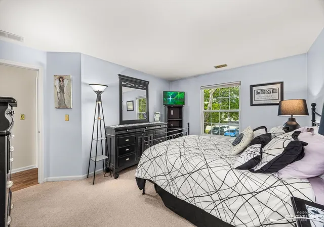 image of 1103 Stratford Ct, Elgin, IL 60120