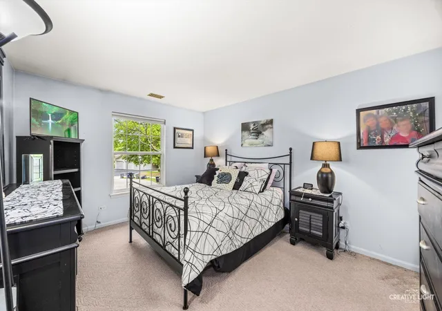 image of 1103 Stratford Ct, Elgin, IL 60120