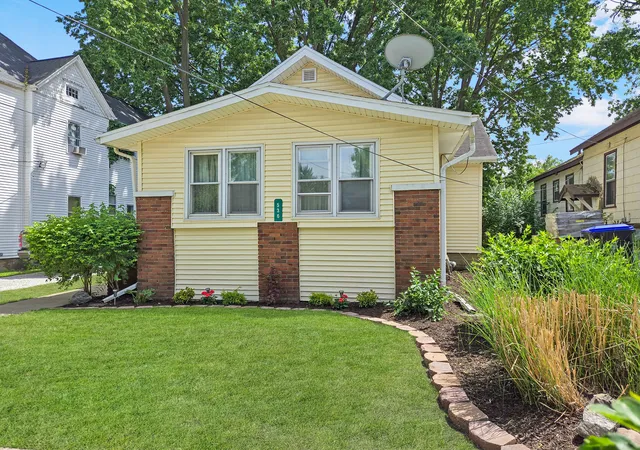 Homes for sale in Bloomington, IL | 536 W Grove St, Bloomington, IL 61701 | MLS# 12666858