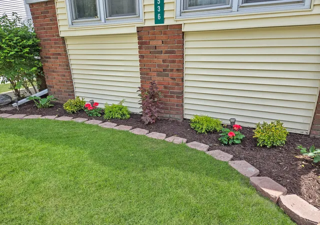 Homes for sale in Bloomington, IL | 536 W Grove St, Bloomington, IL 61701 | MLS# 12666858