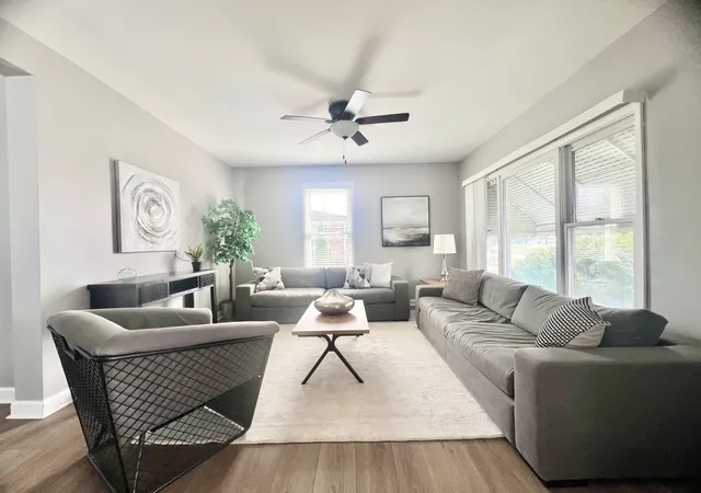 3rd image of 7113 Clarendon Hills Rd, Darien, IL 60561 | MLS# 12666868