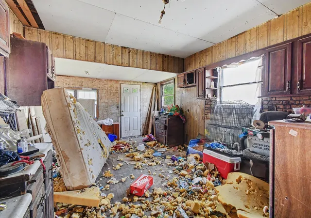 Photo 3 of Single family home for sale at 402 S Lafayette St, Jerseyville, IL 62052 | MLS# 12666880 | Listing updated on 2026-09-30