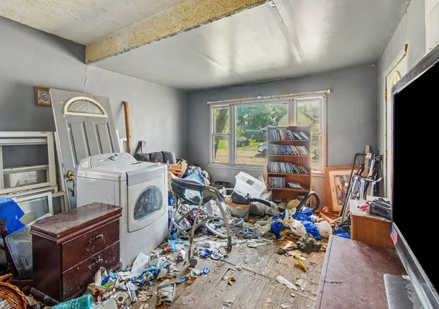 Photo 3 of Single family home for sale at 402 S Lafayette St, Jerseyville, IL 62052 | MLS# 12666880 | Listing updated on 2026-09-30