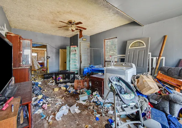 Photo 4 of Single family home for sale at 402 S Lafayette St, Jerseyville, IL 62052 | MLS# 12666880 | Listing updated on 2026-09-30