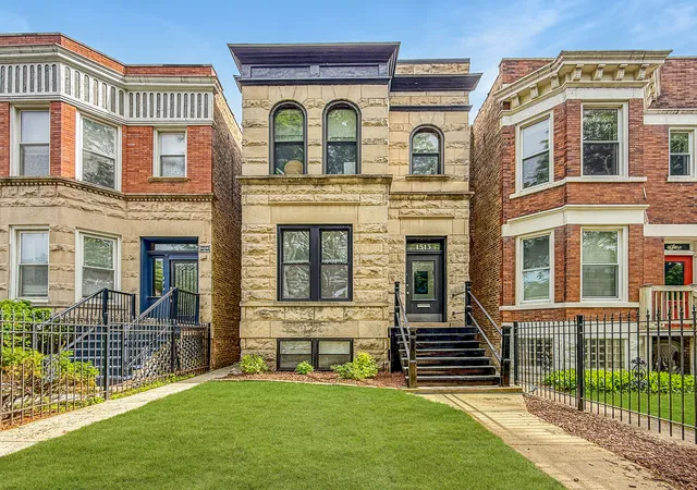 1st image of Henderson Square, Chicago, IL 60657