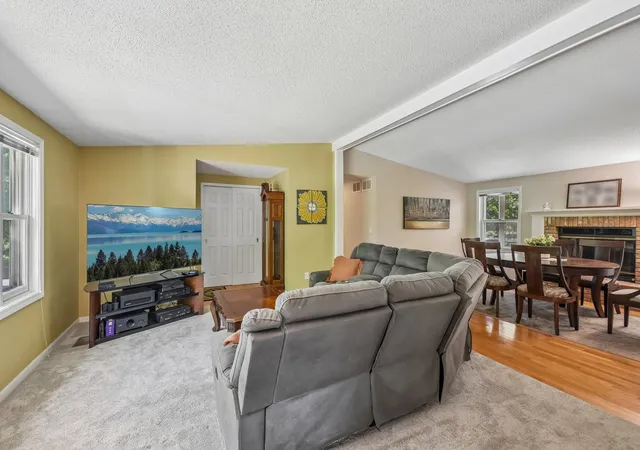 Homes for sale in Crystal Lake, IL | 6511 Sands Rd, Crystal Lake, IL 60014 | MLS# 12666998