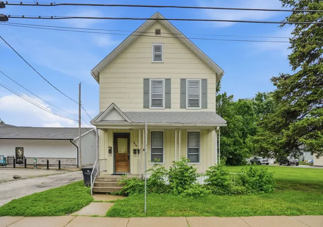 Homes for sale in Rock Island, IL | 1819 17th St, Rock Island, IL 61201 | MLS# 12667000