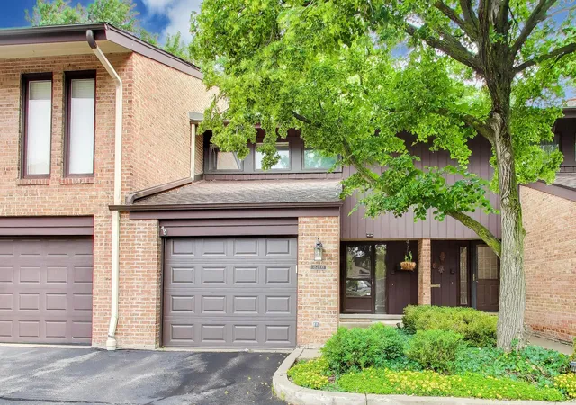 Homes for sale in Glenview, IL | 1828 Wildberry Dr #B, Glenview, IL 60025 | MLS# 12667008
