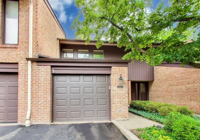 Homes for sale in Glenview, IL | 1828 Wildberry Dr #B, Glenview, IL 60025 | MLS# 12667008