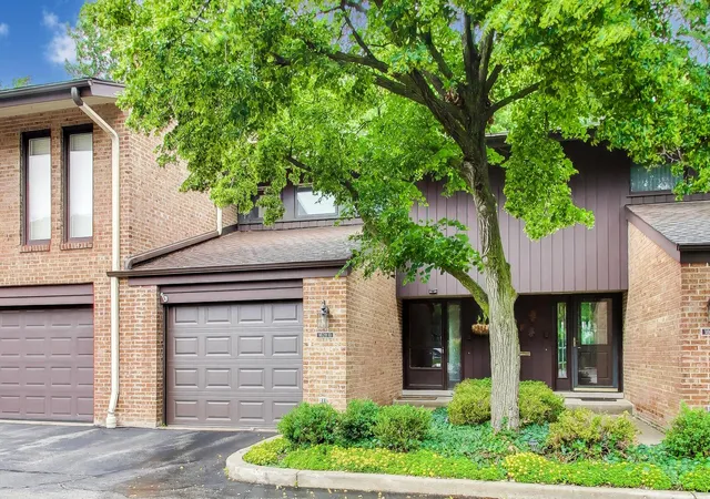 Homes for sale in Glenview, IL | 1828 Wildberry Dr #B, Glenview, IL 60025 | MLS# 12667008