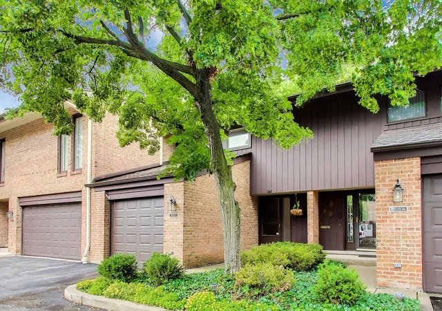 Homes for sale in Glenview, IL | 1828 Wildberry Dr #B, Glenview, IL 60025 | MLS# 12667008