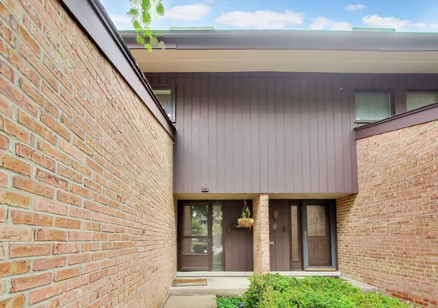 Homes for sale in Glenview, IL | 1828 Wildberry Dr #B, Glenview, IL 60025 | MLS# 12667008