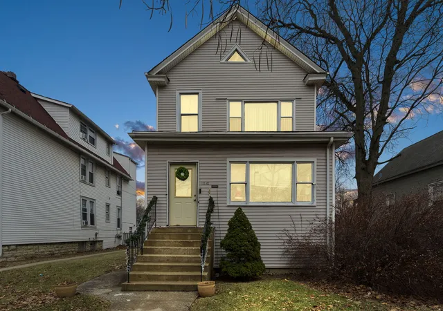 Homes for sale in Oak Park, IL | 1032 S Maple Ave, Oak Park, IL 60304 | MLS# 12667016