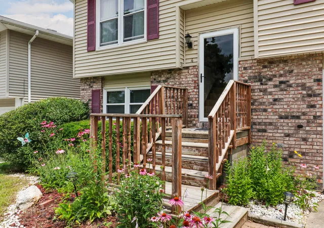 Homes for sale in Bloomington, IL | 4 Moonstone Ct, Bloomington, IL 61704 | MLS# 12667053