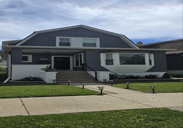 Photo 1 of House for sale at 5605 N Keystone Ave, Chicago, IL 60646 | MLS# 12667073 | Listing updated on 2026-09-25