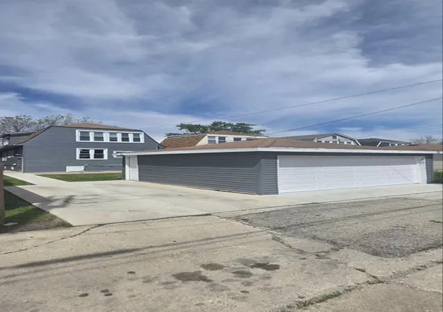 Photo 3 of House for sale at 5605 N Keystone Ave, Chicago, IL 60646 | MLS# 12667073 | Listing updated on 2026-09-25
