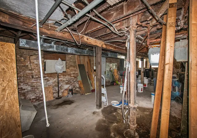 15th image of 1630 W Melrose St, Chicago, IL 60657 | MLS# 12667107
