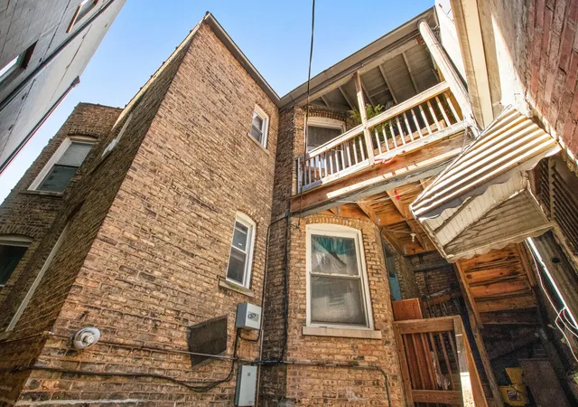 3rd image of 1630 W Melrose St, Chicago, IL 60657 | MLS# 12667107