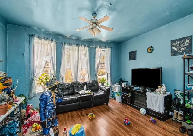 5th image of 1630 W Melrose St, Chicago, IL 60657 | MLS# 12667107