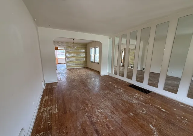 Homes for sale in Chicago, IL | 8842 S Cregier Ave, Chicago, IL 60617 | MLS# 12667168