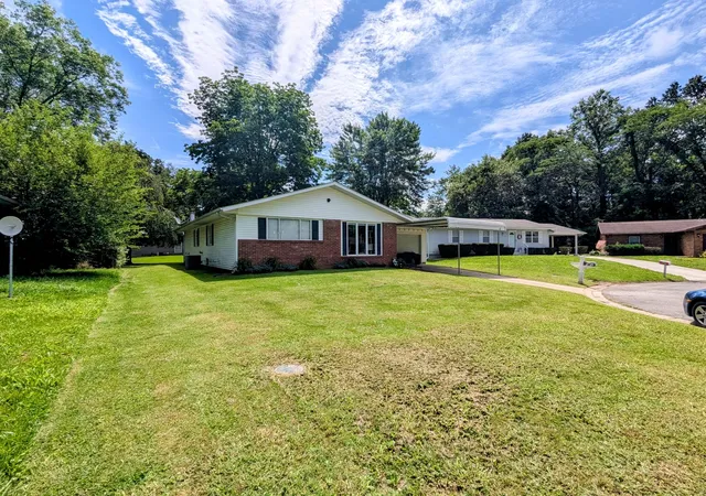 Homes for sale in Murphysboro, IL | 7 Wedgewood Ct, Murphysboro, IL 62966 | MLS# 12667212