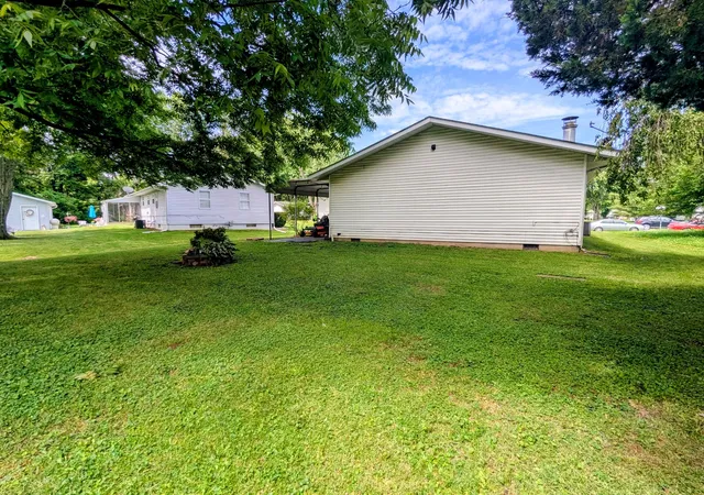 Homes for sale in Murphysboro, IL | 7 Wedgewood Ct, Murphysboro, IL 62966 | MLS# 12667212