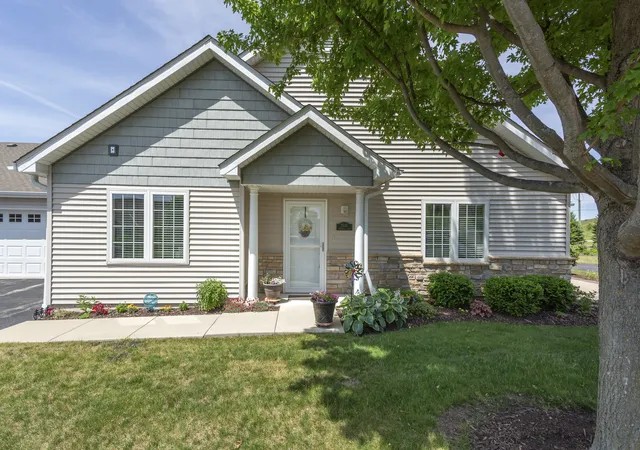 Homes for sale in Sycamore, IL | 2035 Somerset Ln #2035, Sycamore, IL 60178 | MLS# 12667229