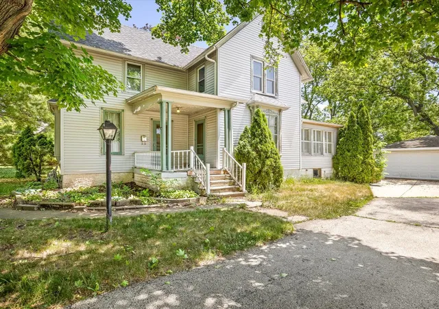 Photo 1 of Single family home for sale at 927 E Lincoln Ave, Belvidere, IL 61008 | MLS# 12667230 | Listing updated on 2026-10-02
