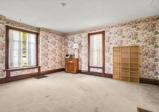 Photo 3 of Single family home for sale at 927 E Lincoln Ave, Belvidere, IL 61008 | MLS# 12667230 | Listing updated on 2026-10-02