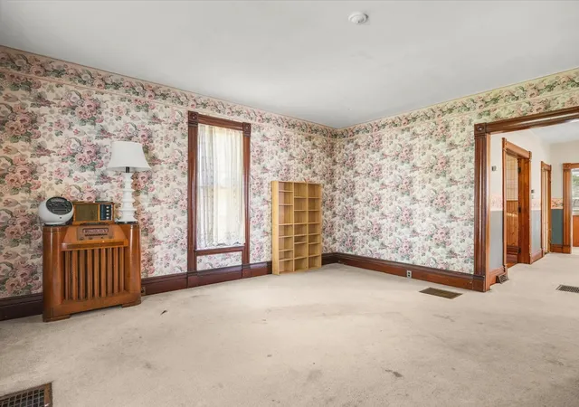 Photo 3 of Single family home for sale at 927 E Lincoln Ave, Belvidere, IL 61008 | MLS# 12667230 | Listing updated on 2026-10-02
