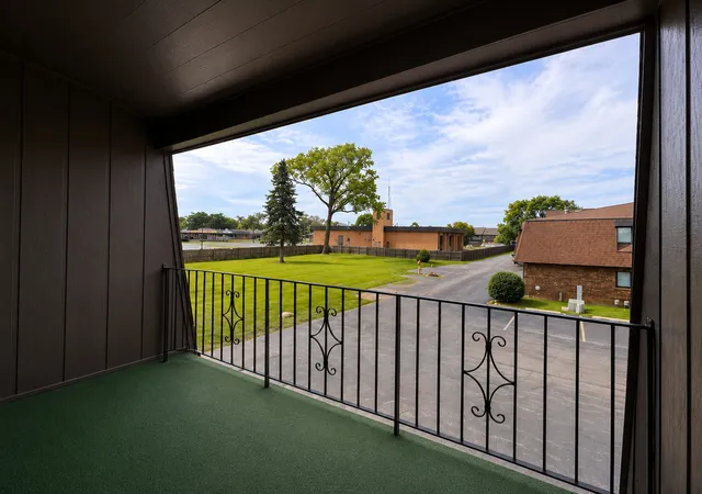 Homes for sale in Palos Hills, IL | 10640 S Brooklodge Lane, Palos Hills, IL 60465 | Houzeo