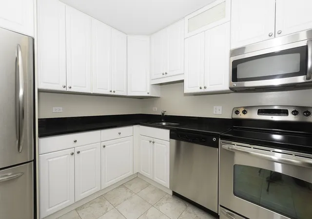 3rd image of 10 E Ontario St #1203, Chicago, IL 60611 | MLS# 12667322
