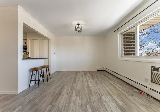 5th image of 10015 Beverly Dr, Skokie, IL 60076