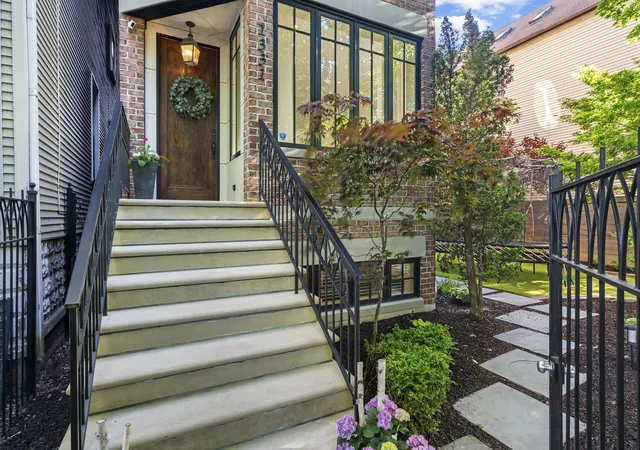 2nd image of 1331 W Wolfram St, Chicago, IL 60657 | MLS# 12667378