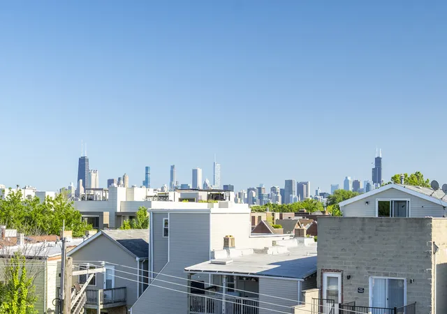 41st image of 1331 W Wolfram St, Chicago, IL 60657 | MLS# 12667378