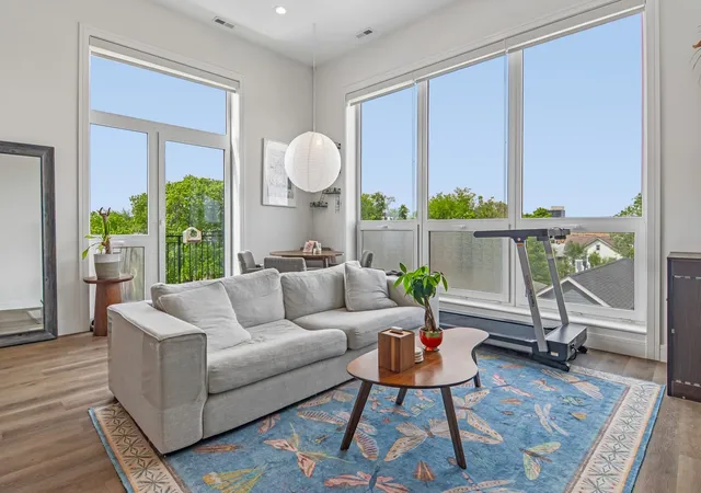 Homes for sale in Chicago, IL | 2423 W Fullerton Ave #4F, Chicago, IL 60647 | MLS# 12667405