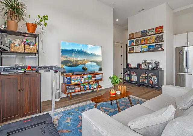 Homes for sale in Chicago, IL | 2423 W Fullerton Ave #4F, Chicago, IL 60647 | MLS# 12667405