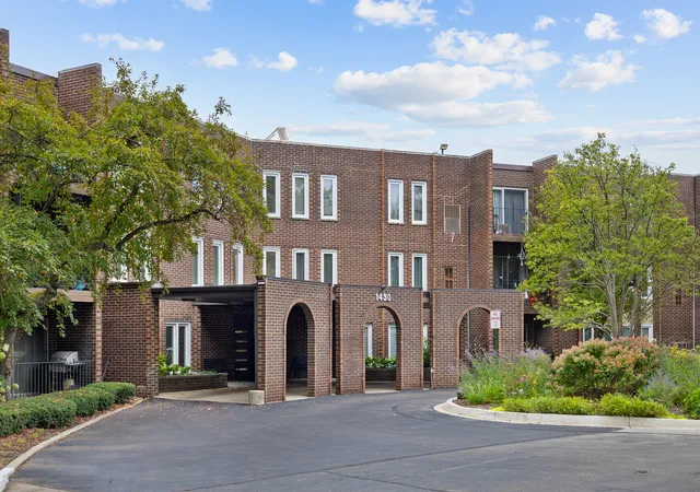 Photo 2 of Condo for sale at 1430 Sandstone Dr #115, Wheeling, IL 60090 | MLS# 12667410 | Listing updated on 2026-09-28
