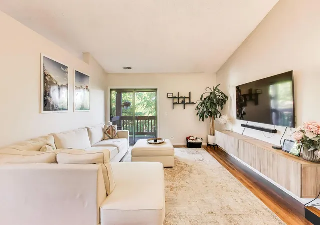5th image of 306 Carriage Wy #2C, Bloomingdale, IL 60108 | MLS# 12667544
