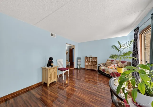2nd image of 6316 W Montrose Ave, Chicago, IL 60634