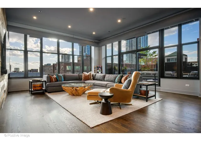 Homes for sale in Chicago, IL | 333 W Hubbard St #701, Chicago, IL 60654 | MLS# 12667560