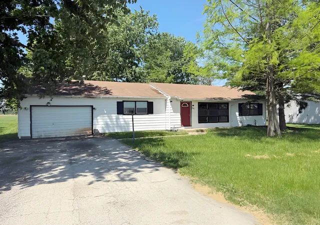 Homes for sale in Kankakee, IL | 424 S 3000 W Rd, Kankakee, IL 60901 | MLS# 12667568