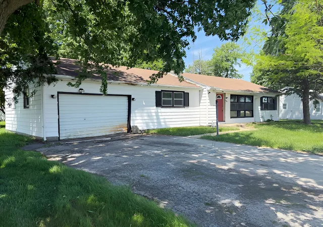 Homes for sale in Kankakee, IL | 424 S 3000 W Rd, Kankakee, IL 60901 | MLS# 12667568