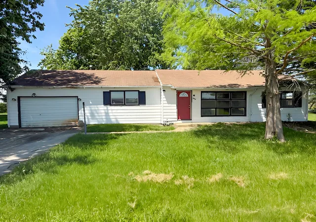 Homes for sale in Kankakee, IL | 424 S 3000 W Rd, Kankakee, IL 60901 | MLS# 12667568