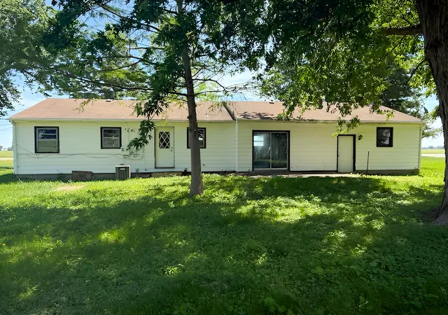 Homes for sale in Kankakee, IL | 424 S 3000 W Rd, Kankakee, IL 60901 | MLS# 12667568