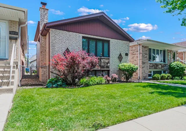 3rd image of 4563 N Merrimac Ave, Chicago, IL 60630 | MLS# 12667624